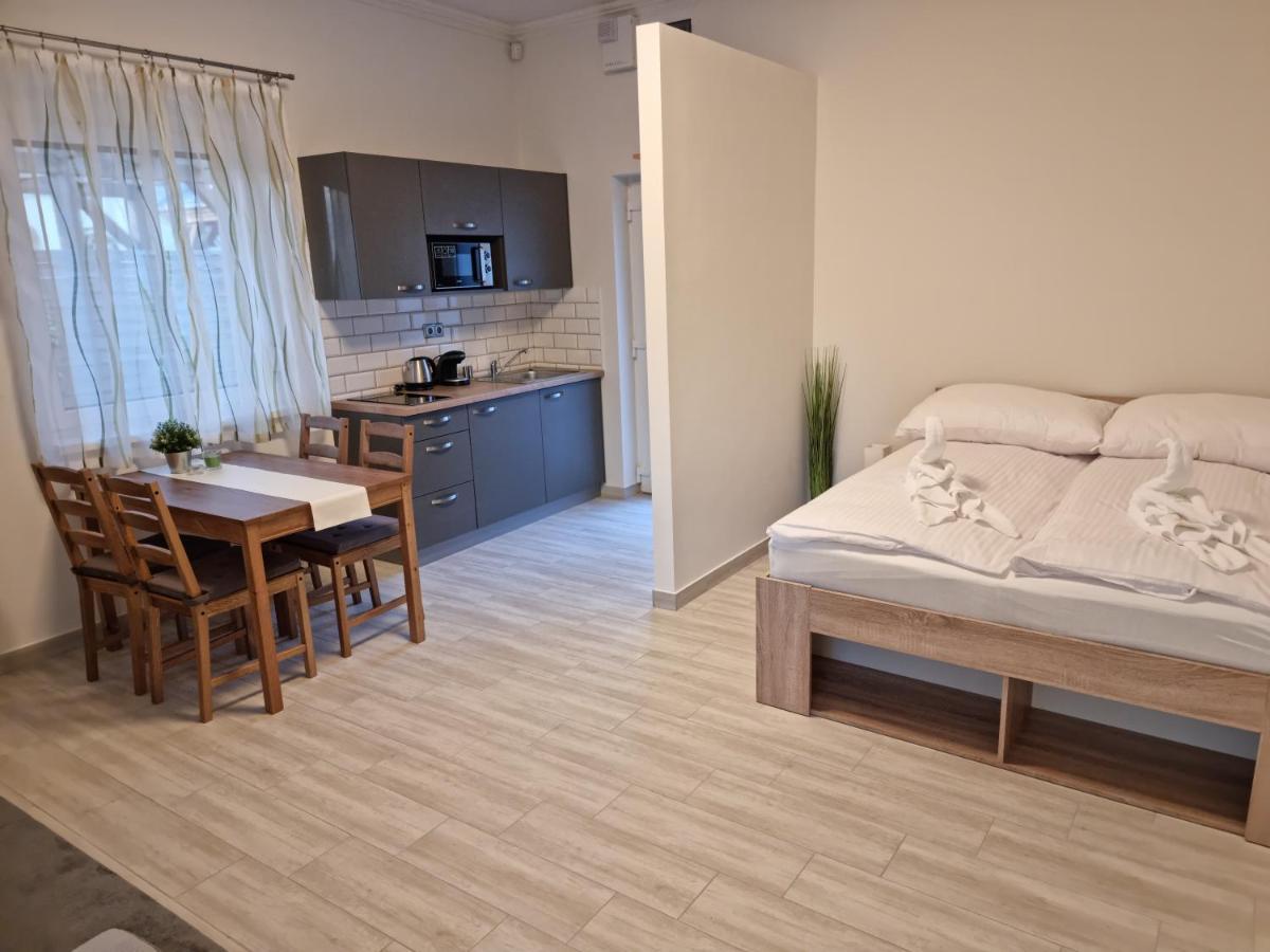 Penzion Karinthy Haz Siófok Exteriér fotografie