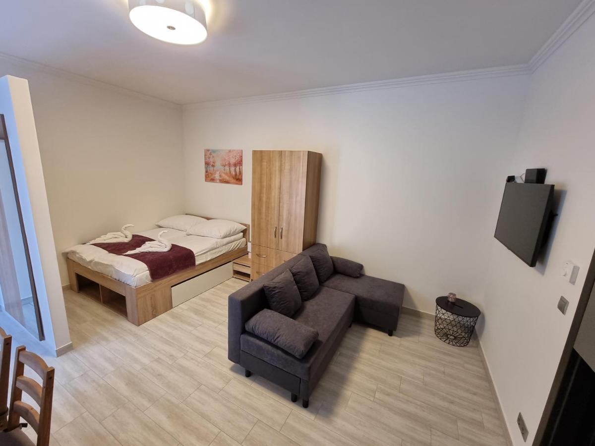 Penzion Karinthy Haz Siófok Exteriér fotografie